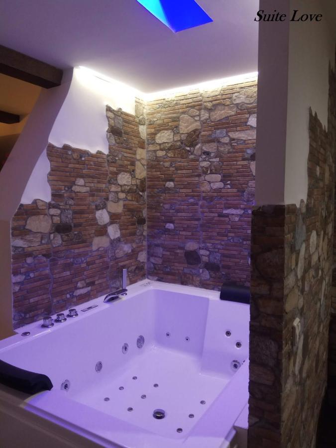 Suite Love Jacuzzi Uceda Ngoại thất bức ảnh